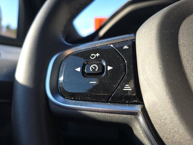 Certified 2025 Volvo XC90 B6 Ultra w/ Lounge Package image 32