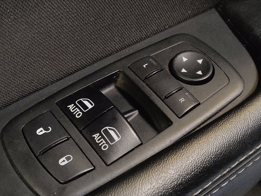 Used 2017 Dodge Challenger SXT image 27