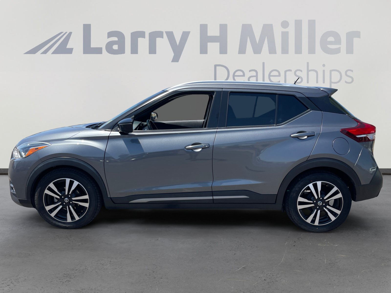 Used 2020 Nissan Kicks SR FWD image 2