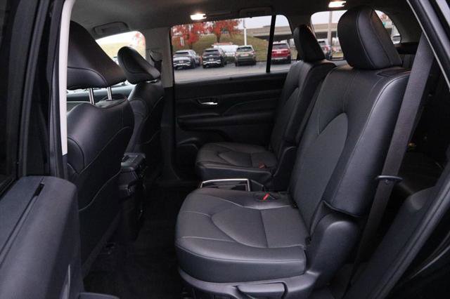 Certified 2025 Toyota Grand Highlander AWD image 10