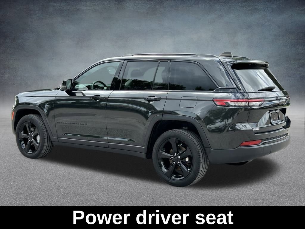 Used 2024 Jeep Grand Cherokee Limited w/ Black Appearance Package image 9