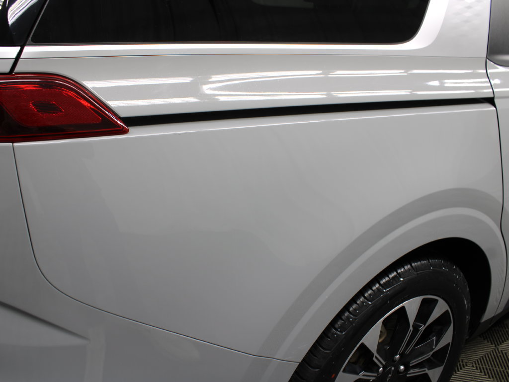 Used 2023 Kia Carnival EX FWD image 34
