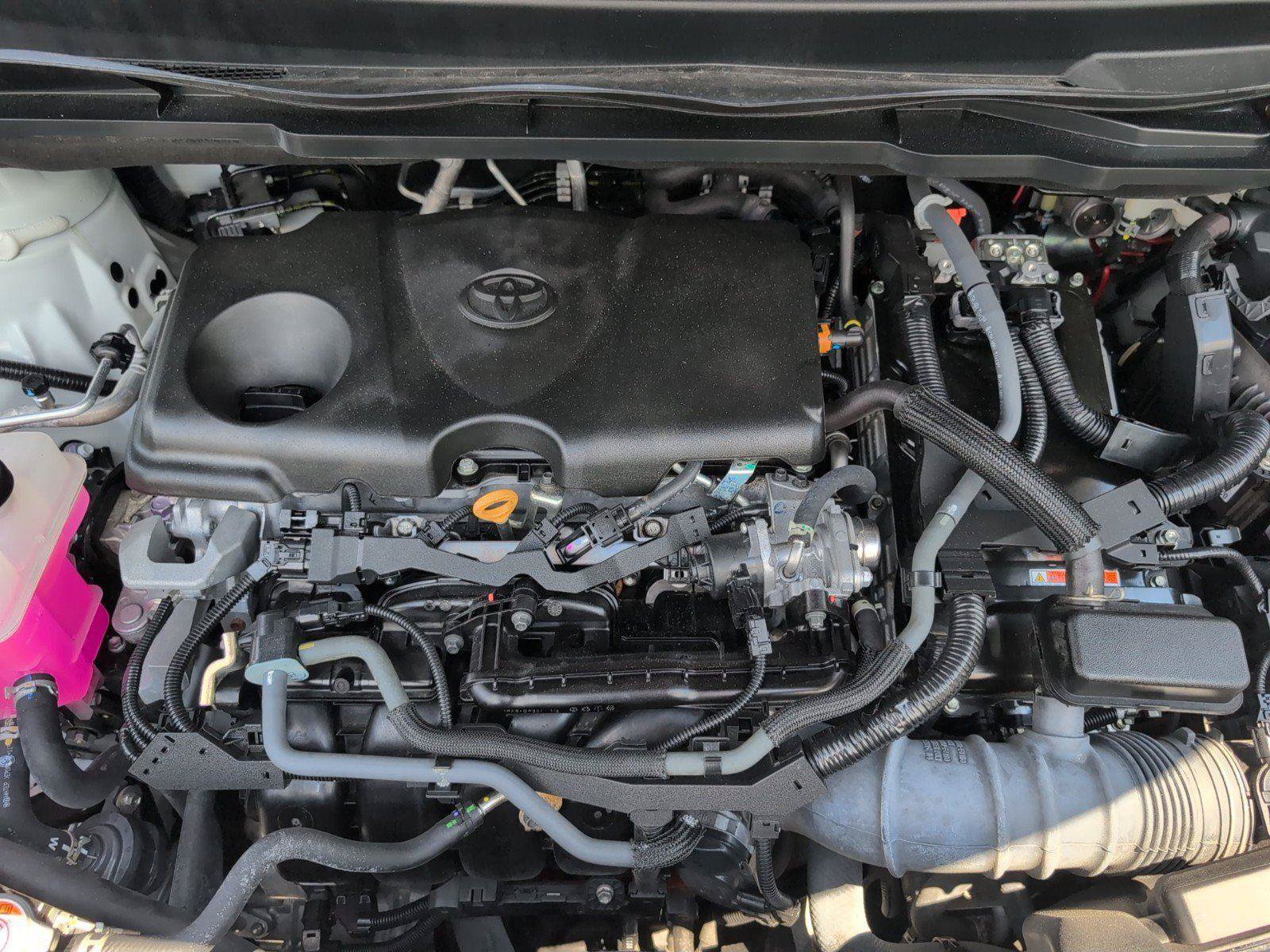 Used 2024 Toyota Sienna XLE FWD image 14
