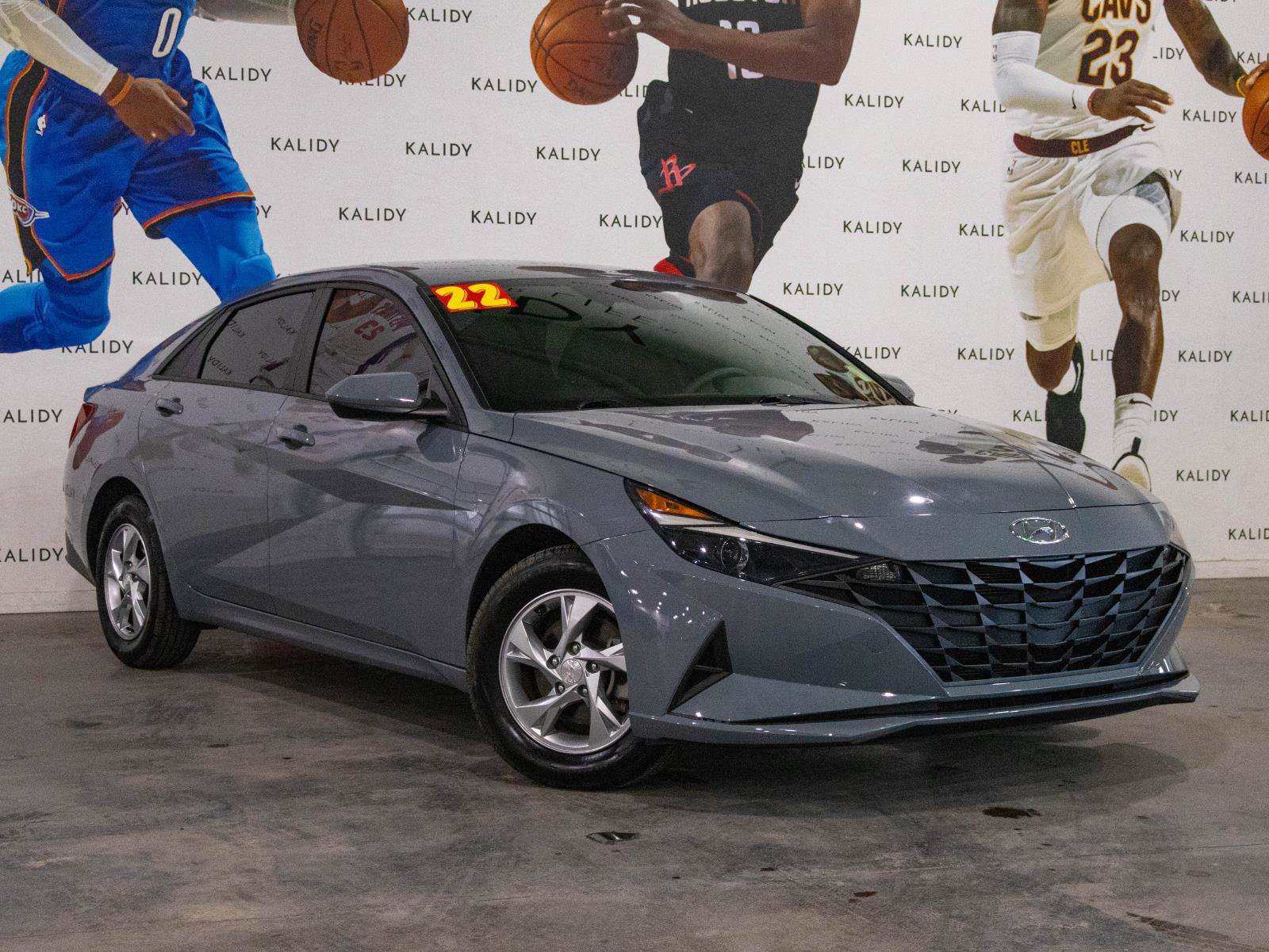 Used 2022 Hyundai Elantra SE w/ Preferred Accessory Package image 2