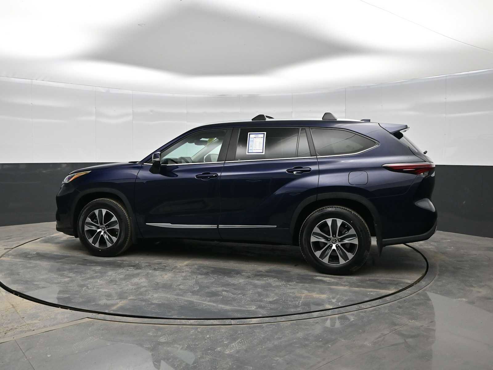 Used 2024 Toyota Highlander XLE image 5