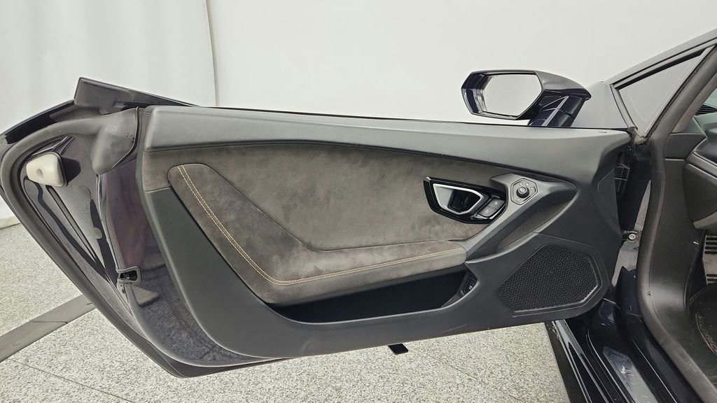 Used 2016 Lamborghini Huracan LP 610-4 image 15
