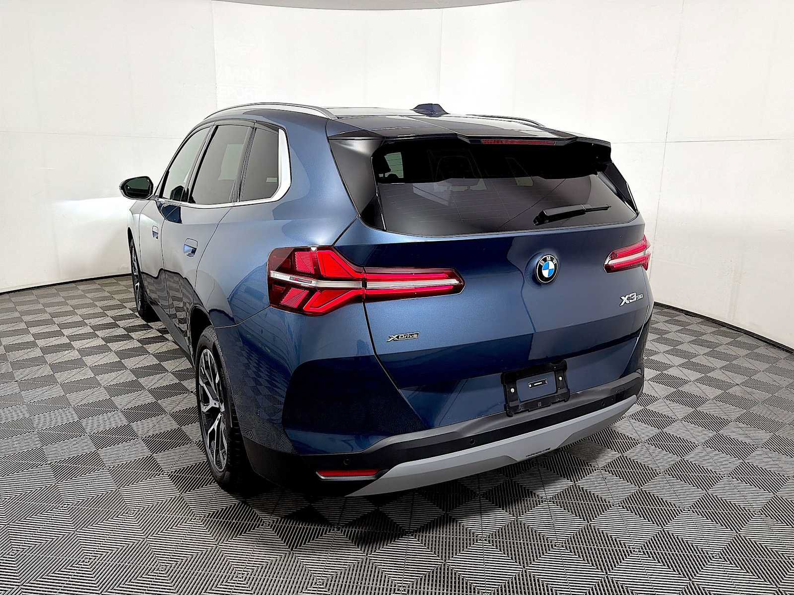 Used 2026 BMW X3 xDrive30i w/ Convenience Package AWD/4WD image 5