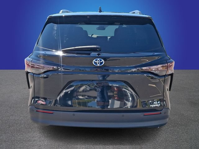 Used 2024 Toyota Sienna XLE FWD image 5