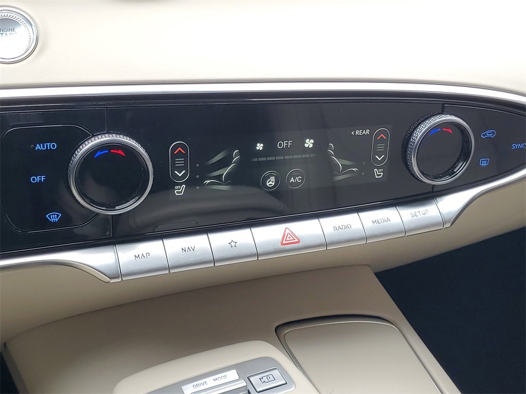 Used 2024 Genesis GV70 2.5T w/ Select Package image 18