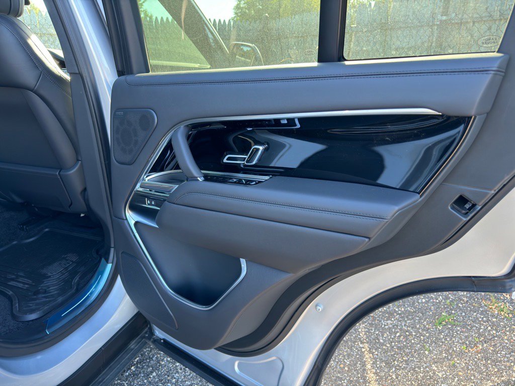 New 2025 Land Rover Range Rover SE image 17