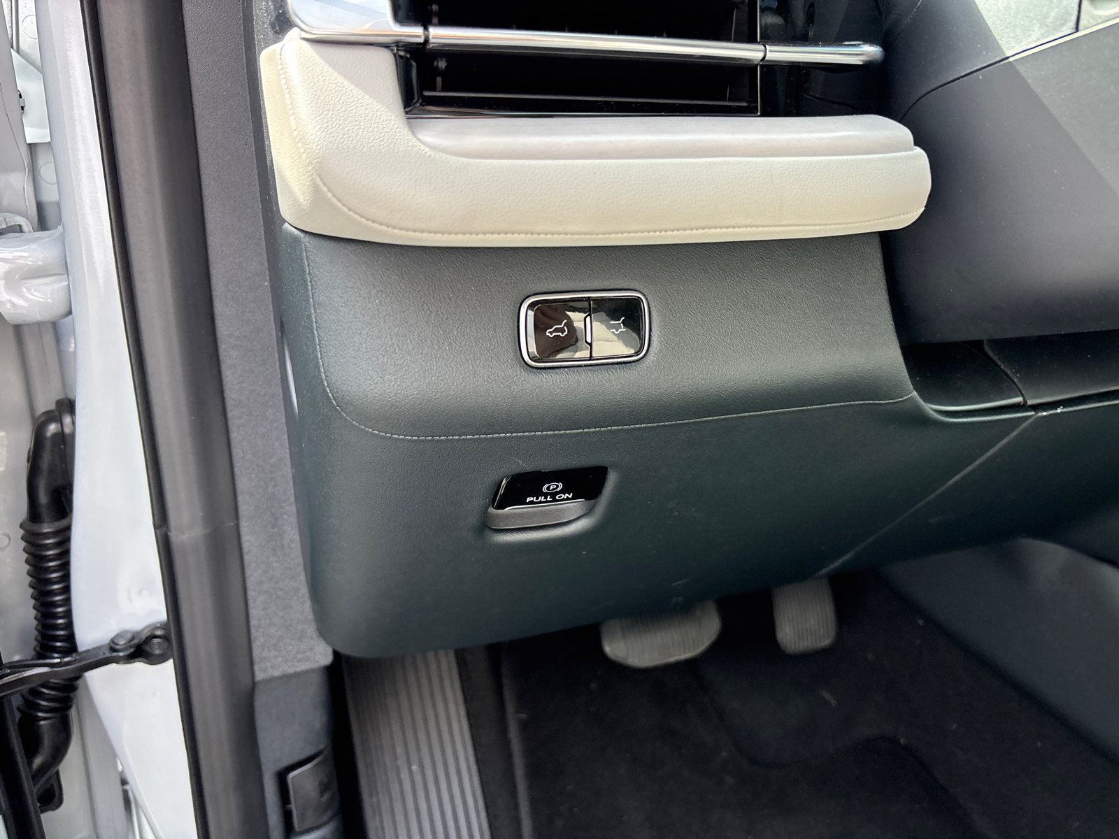 New 2026 Lincoln Navigator Reserve AWD/4WD image 13