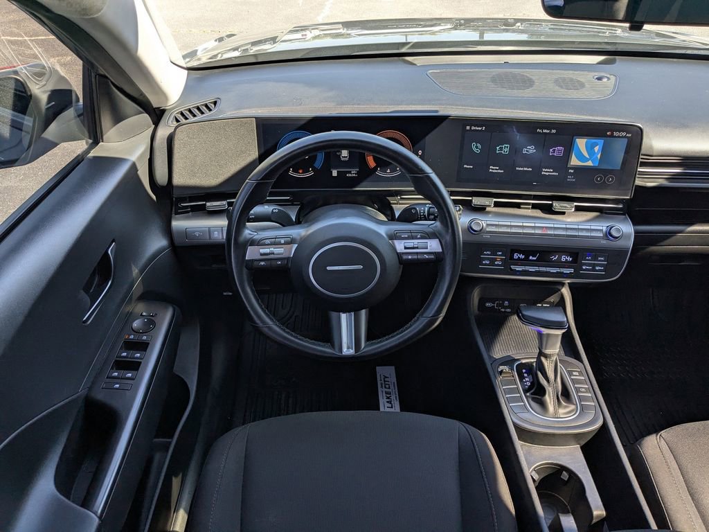 Used 2025 Hyundai Kona SEL image 16