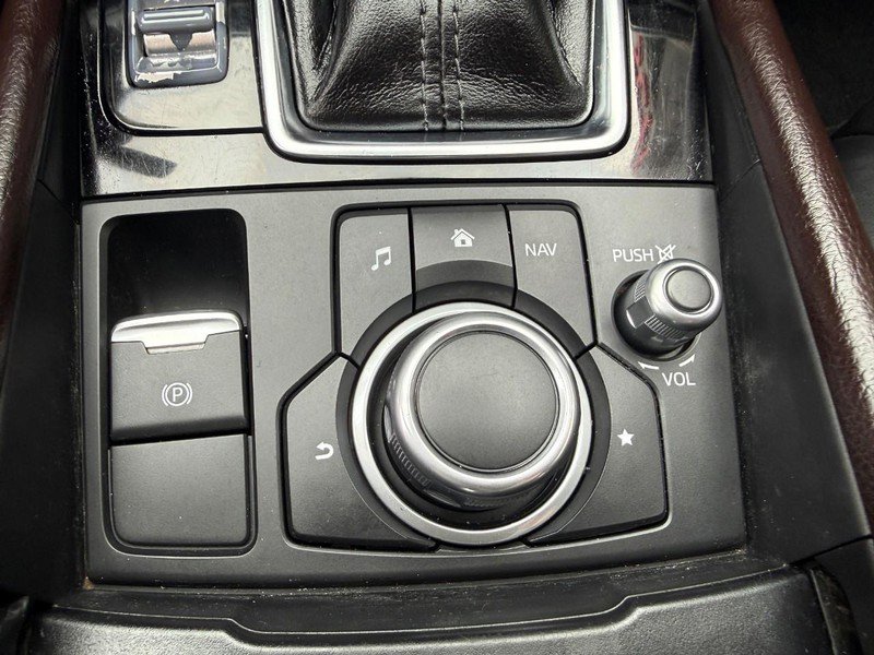 Used 2018 MAZDA MAZDA3 Touring image 36
