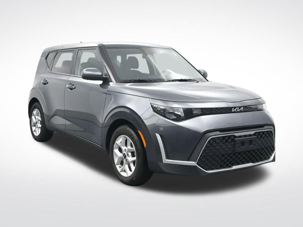 Used 2024 Kia Soul LX w/ Option Group 015 FWD image 3