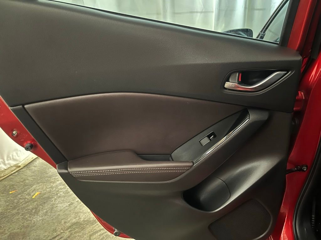 Used 2018 MAZDA MAZDA3 Grand Touring w/ Premium Equipment Package image 21