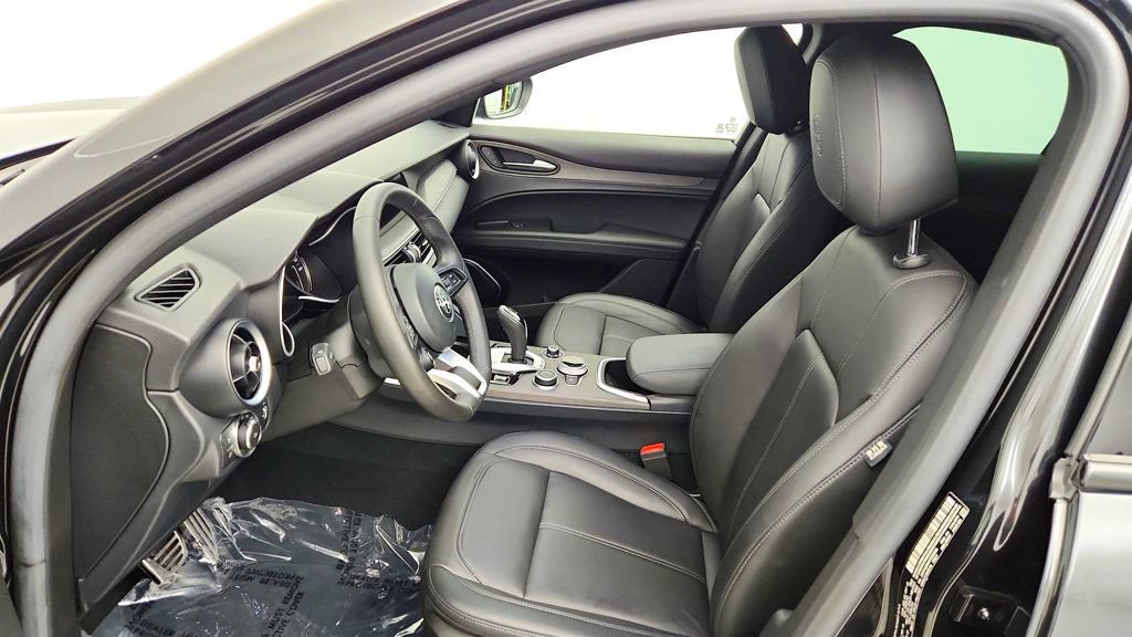 Used 2023 Alfa Romeo Stelvio Ti AWD/4WD image 21