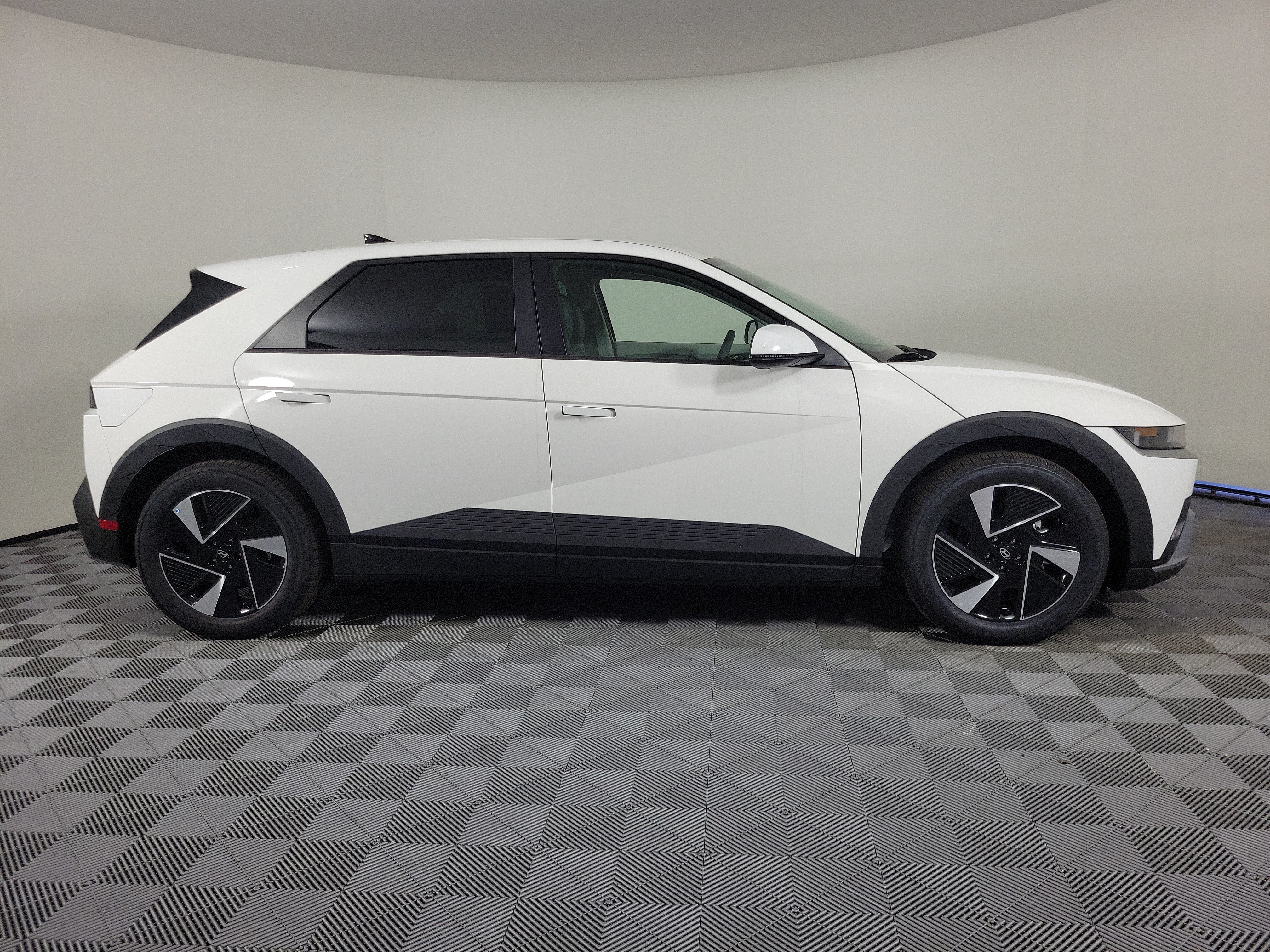 New 2026 Hyundai Ioniq 5 SEL AWD/4WD image 2