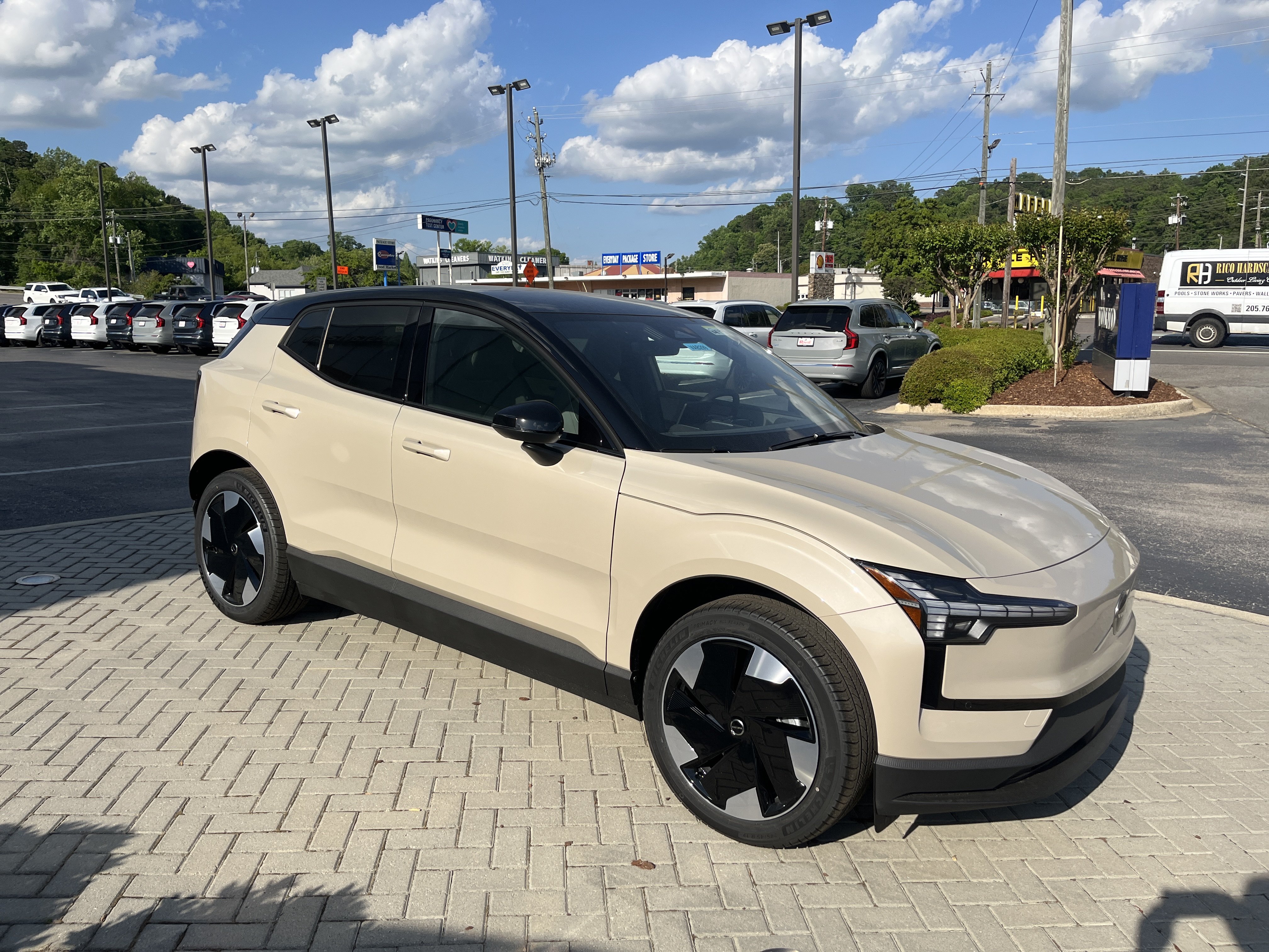 New 2026 Volvo EX30 Plus w/ Climate Package RWD image 6