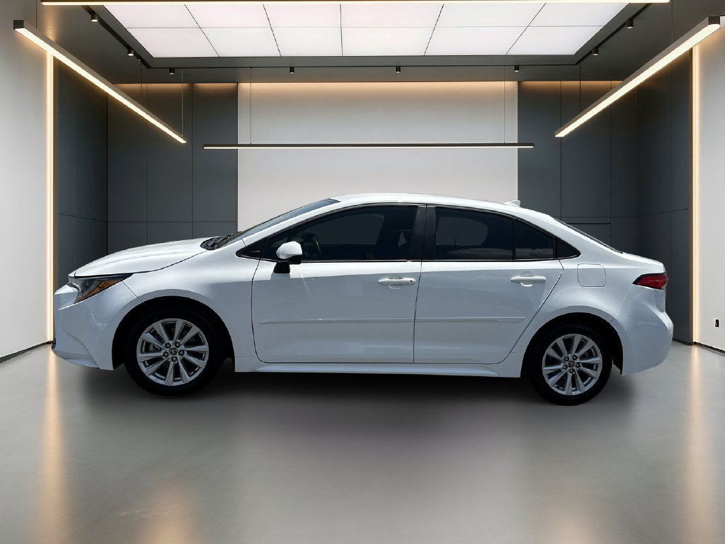Used 2024 Toyota Corolla LE w/ LE Convenience Package FWD image 2