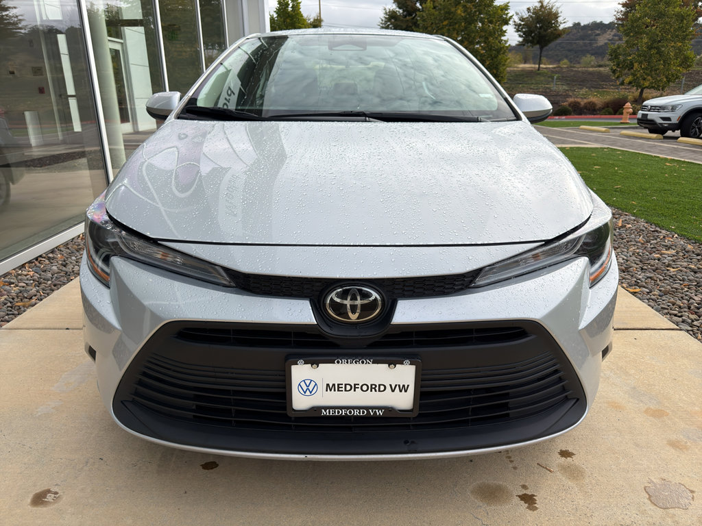 Used 2023 Toyota Corolla LE image 3