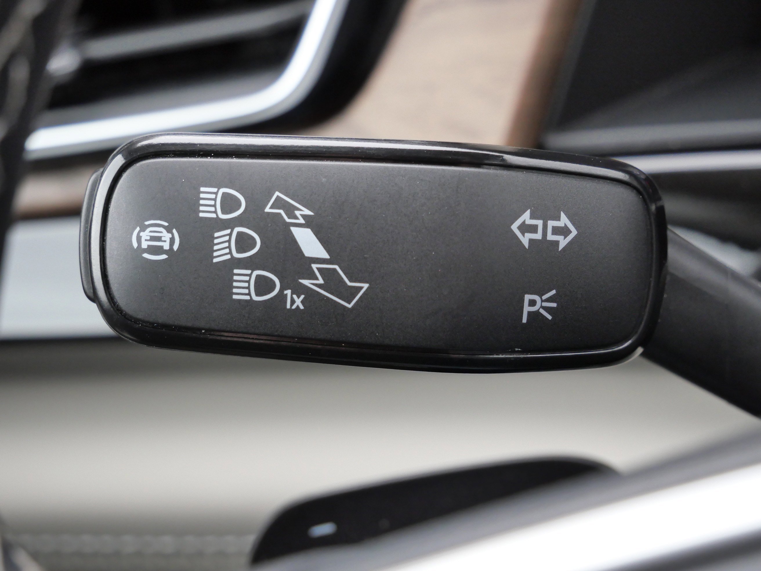 Certified 2025 Volkswagen Atlas SE image 33