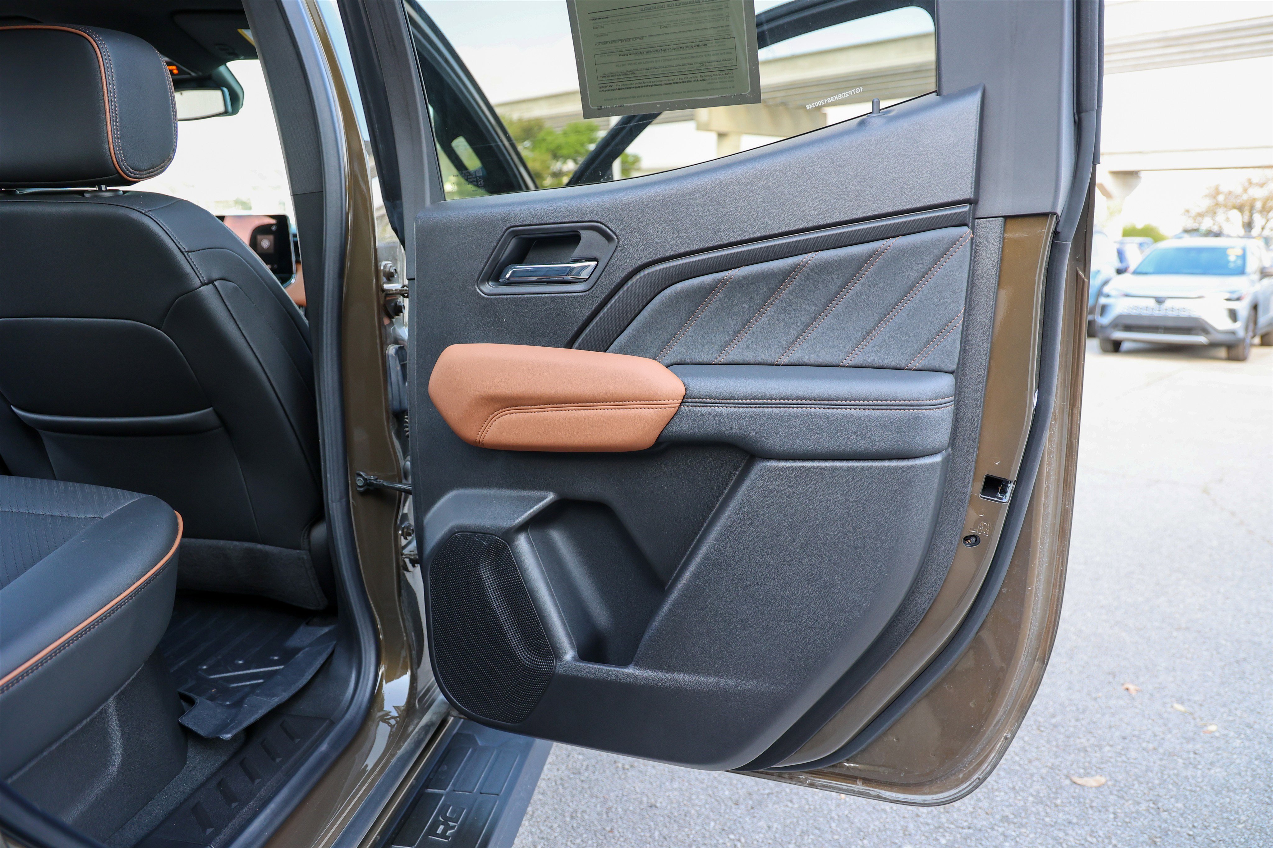 Used 2025 GMC Canyon AT4 w/ AT4 Premium Package image 41