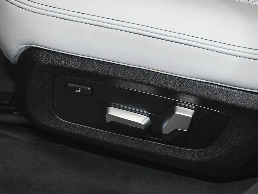 Used 2023 BMW X7 xDrive40i w/ Executive Package image 54