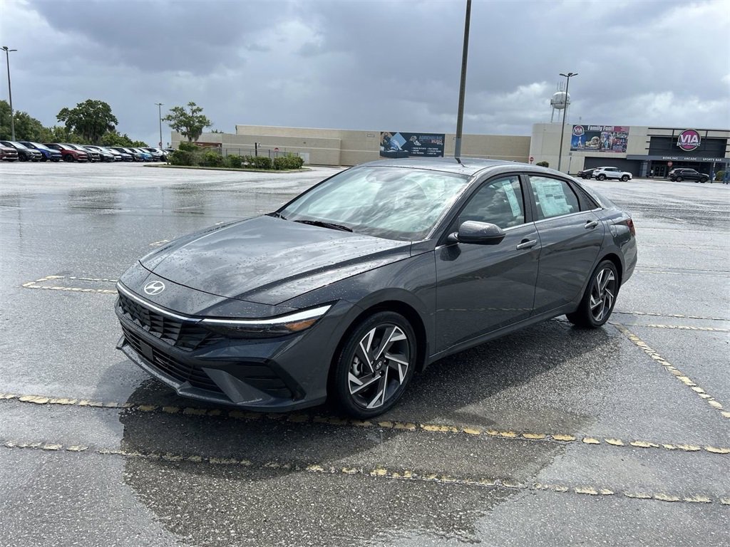 New 2025 Hyundai Elantra Limited image 14