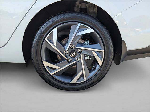 Used 2025 Hyundai Elantra SEL FWD image 9