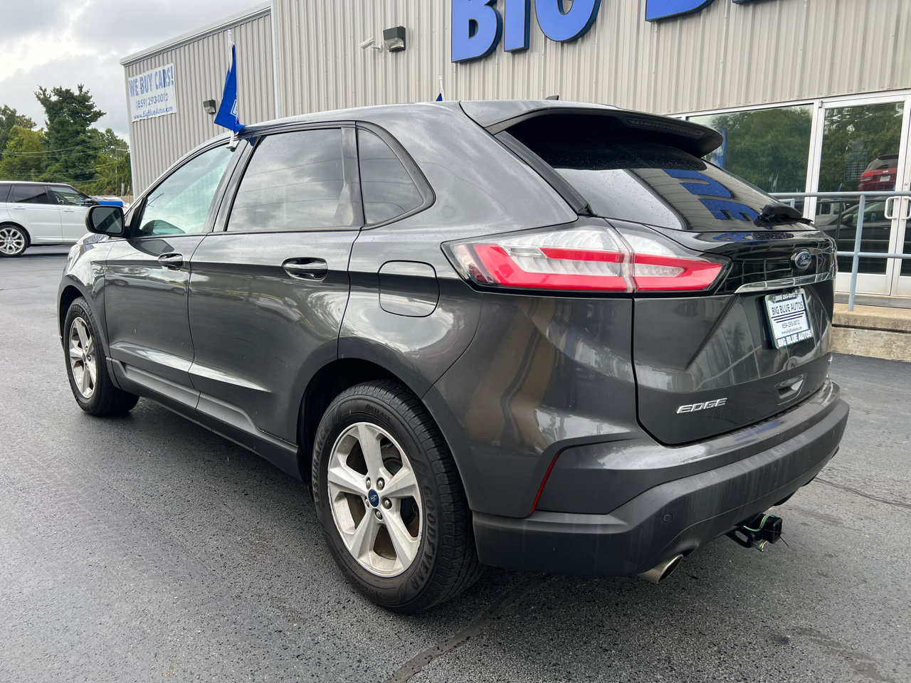 Used 2020 Ford Edge SE image 3