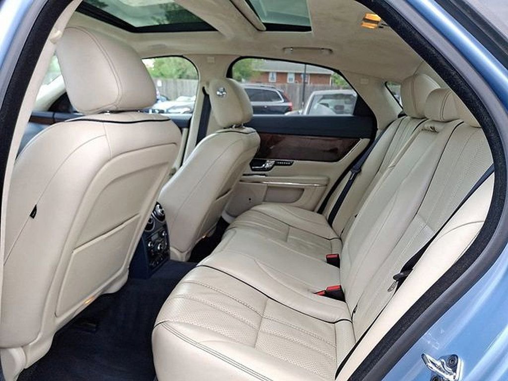 Used 2011 Jaguar XJ image 9