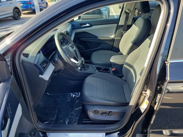 Used 2023 Volkswagen Taos SE w/ Black Wheel Package FWD image 17