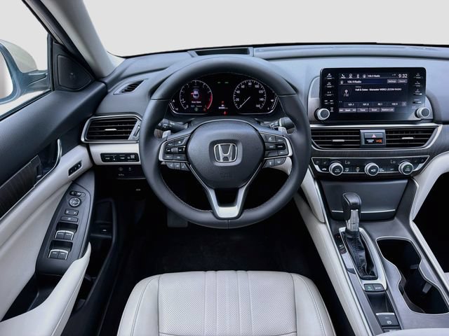 Used 2018 Honda Accord Touring image 16