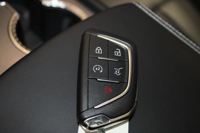 Used 2026 Cadillac Vistiq Platinum w/ LPO, Floor Liner Package AWD/4WD image 25