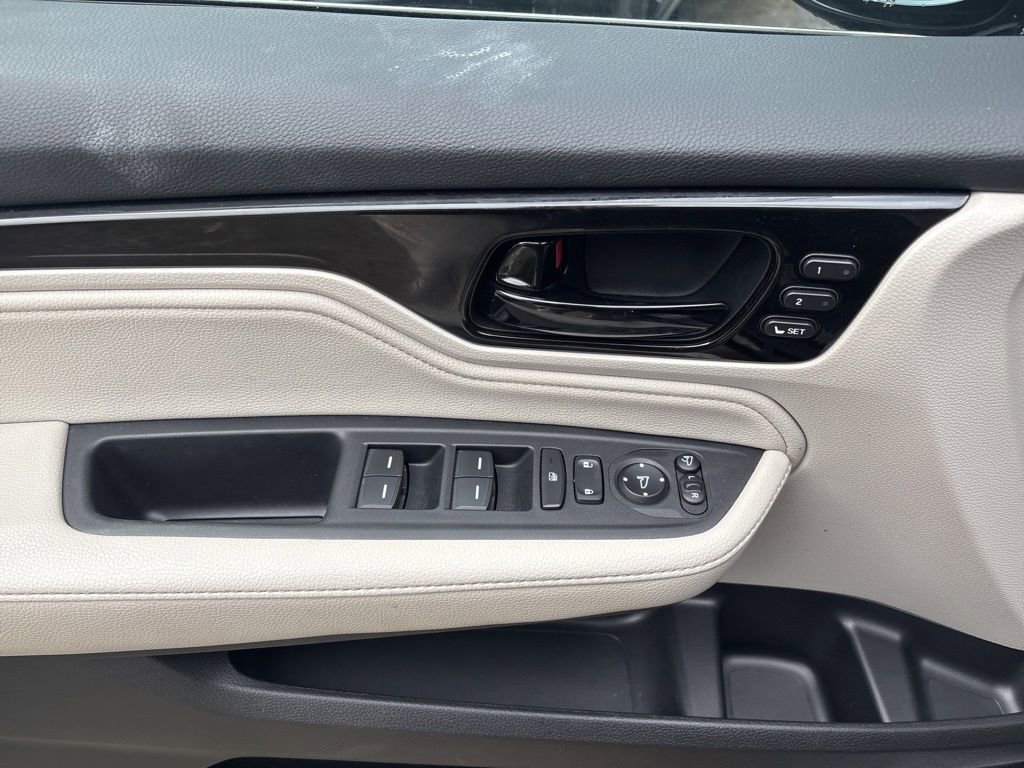 Used 2025 Honda Odyssey Elite image 8