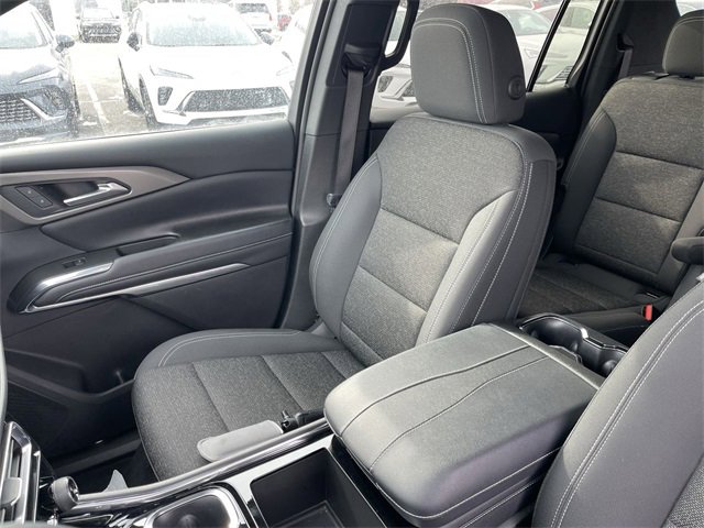 Used 2025 Chevrolet Traverse LT image 24
