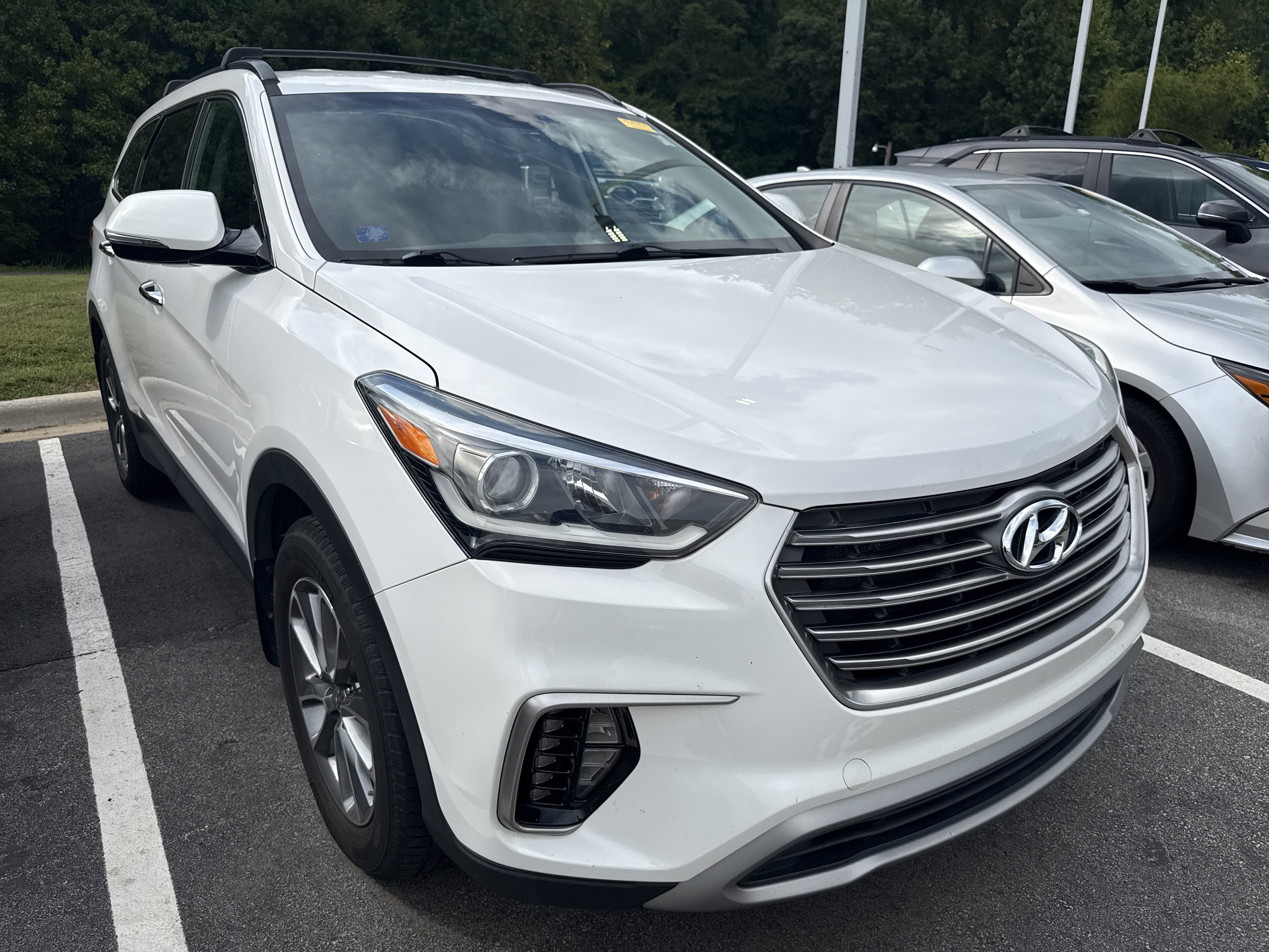 Used 2017 Hyundai Santa Fe Limited FWD image 2