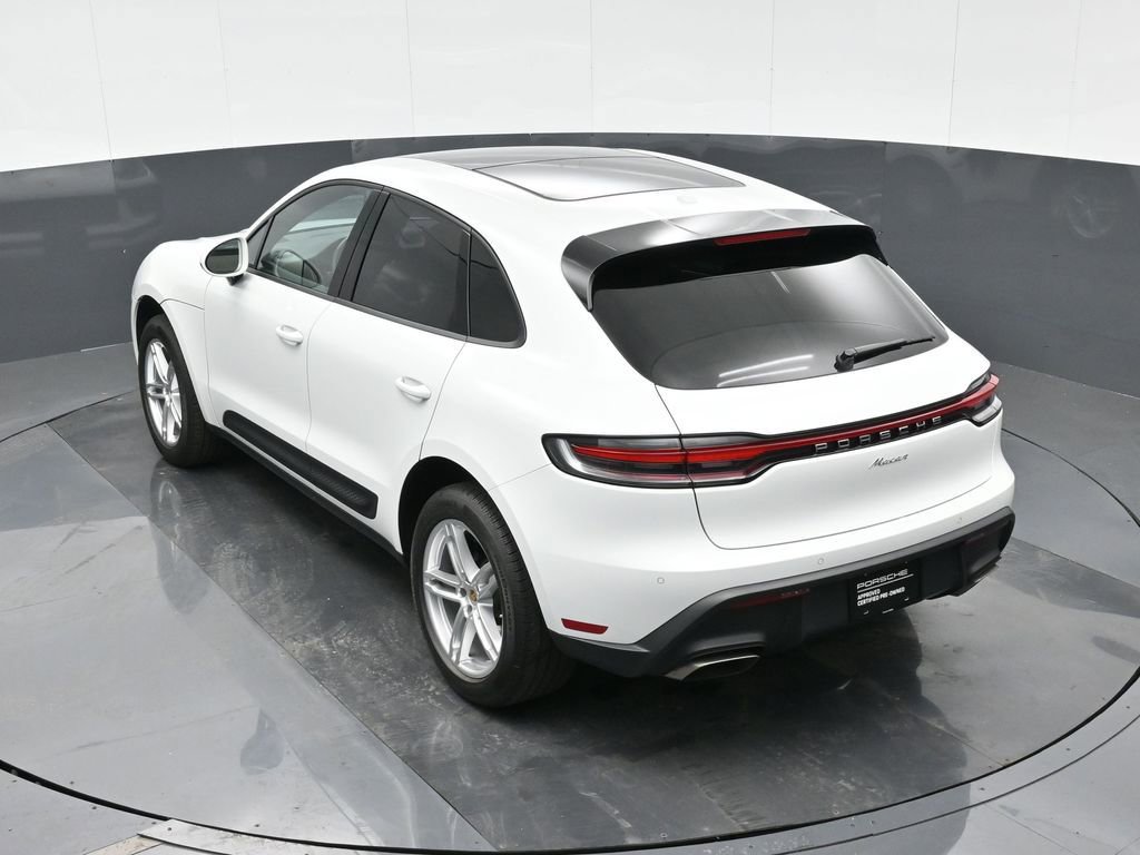 Certified 2025 Porsche Macan AWD/4WD image 28