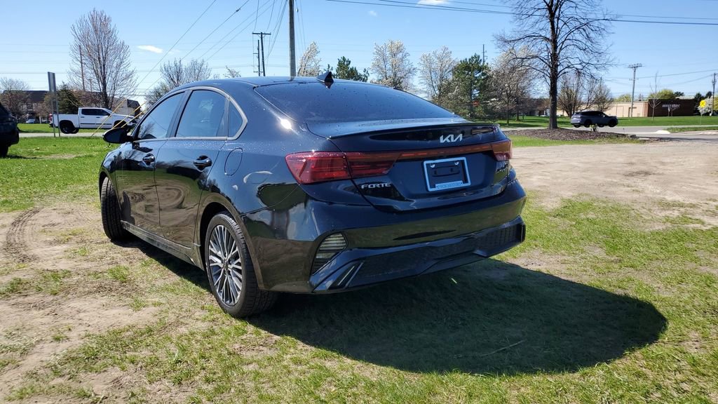 Used 2022 Kia Forte GT-Line w/ GT-Line Premium Package FWD image 3
