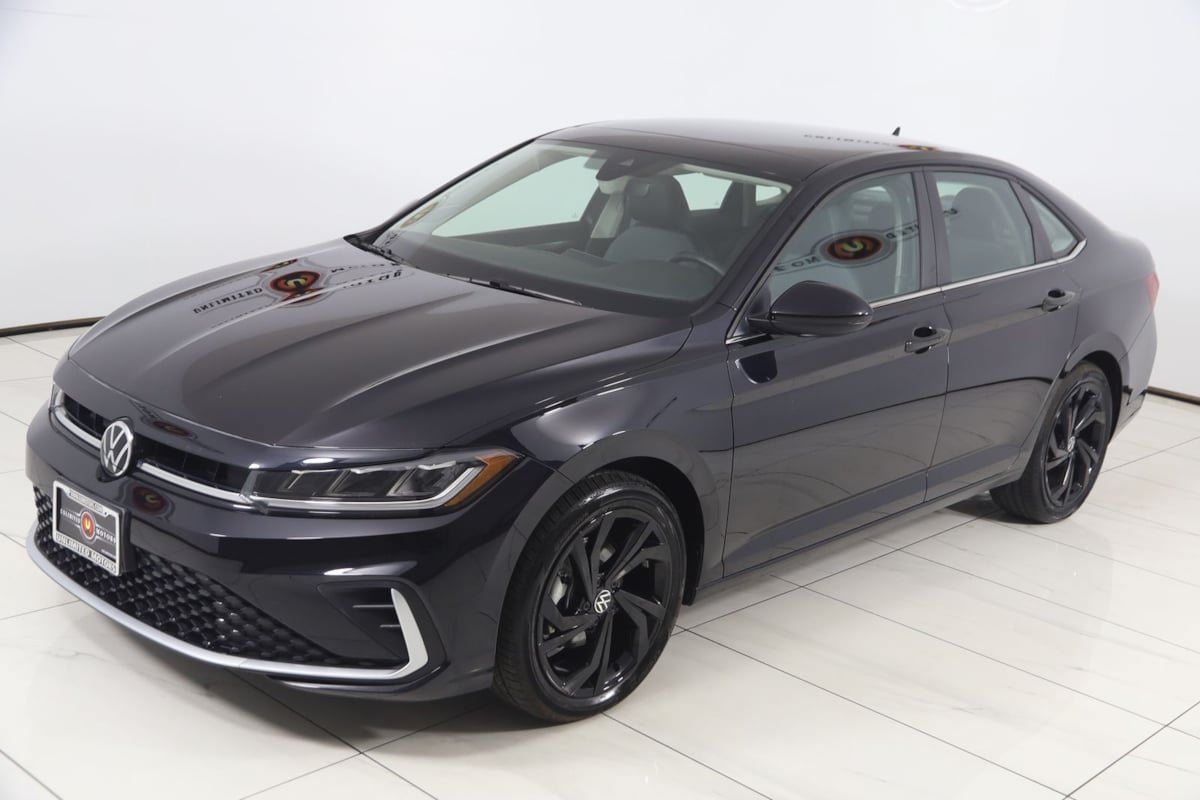 Used 2025 Volkswagen Jetta SE w/ Sunroof Package FWD image 22