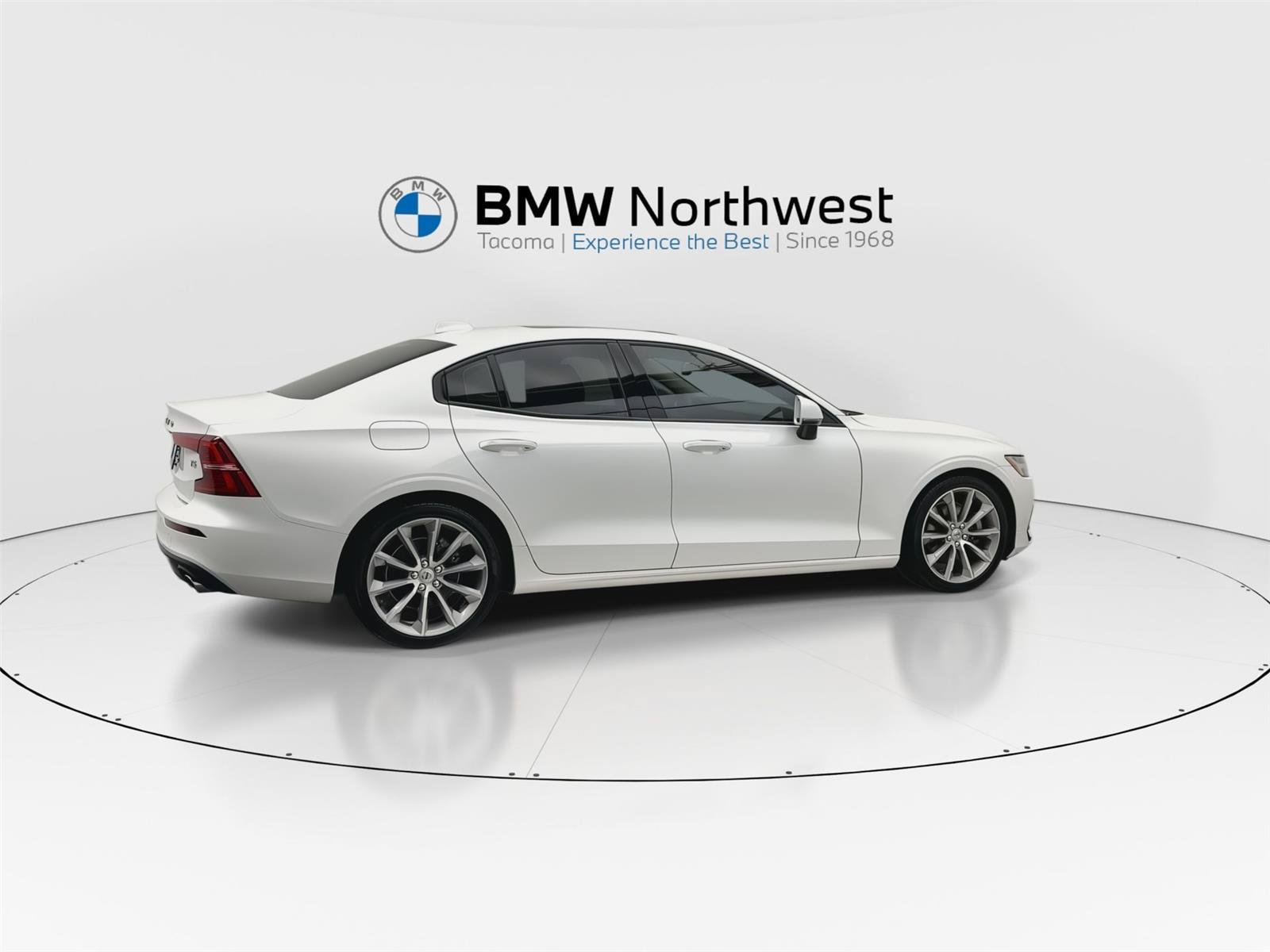 Used 2020 Volvo S60 T5 Momentum FWD image 4