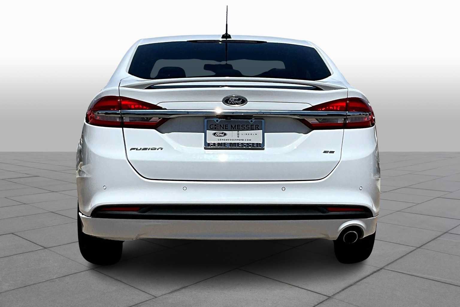 Used 2017 Ford Fusion SE w/ Equipment Group 201A FWD image 5