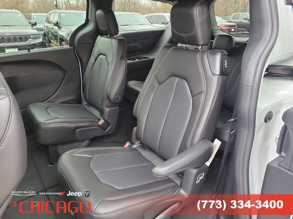 New 2026 Chrysler Pacifica Select image 10