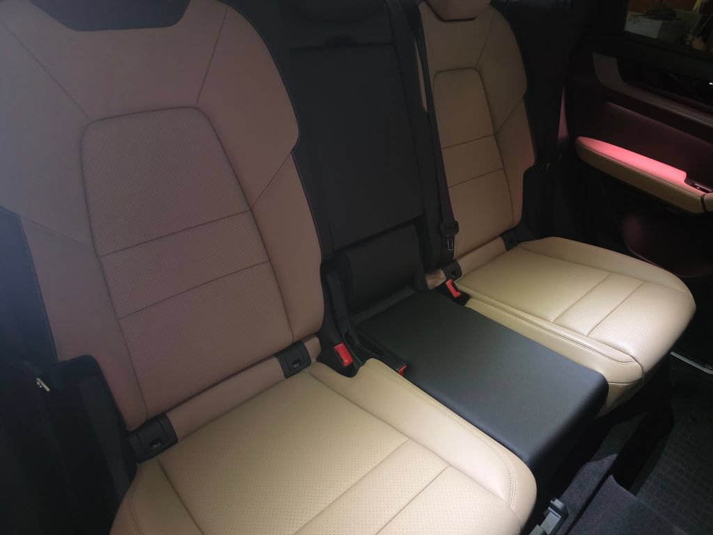 Certified 2026 Porsche Cayenne AWD/4WD image 17