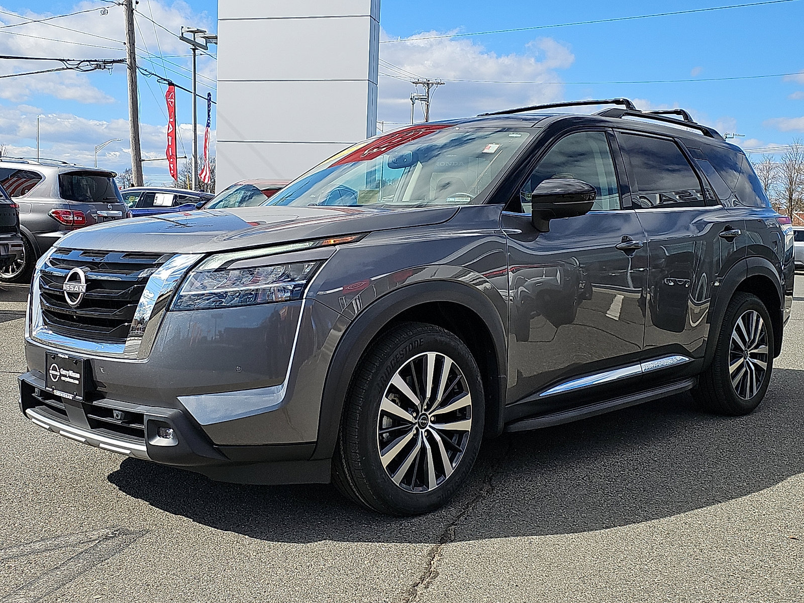 Certified 2022 Nissan Pathfinder Platinum w/ Lighting Package (N93) image 3