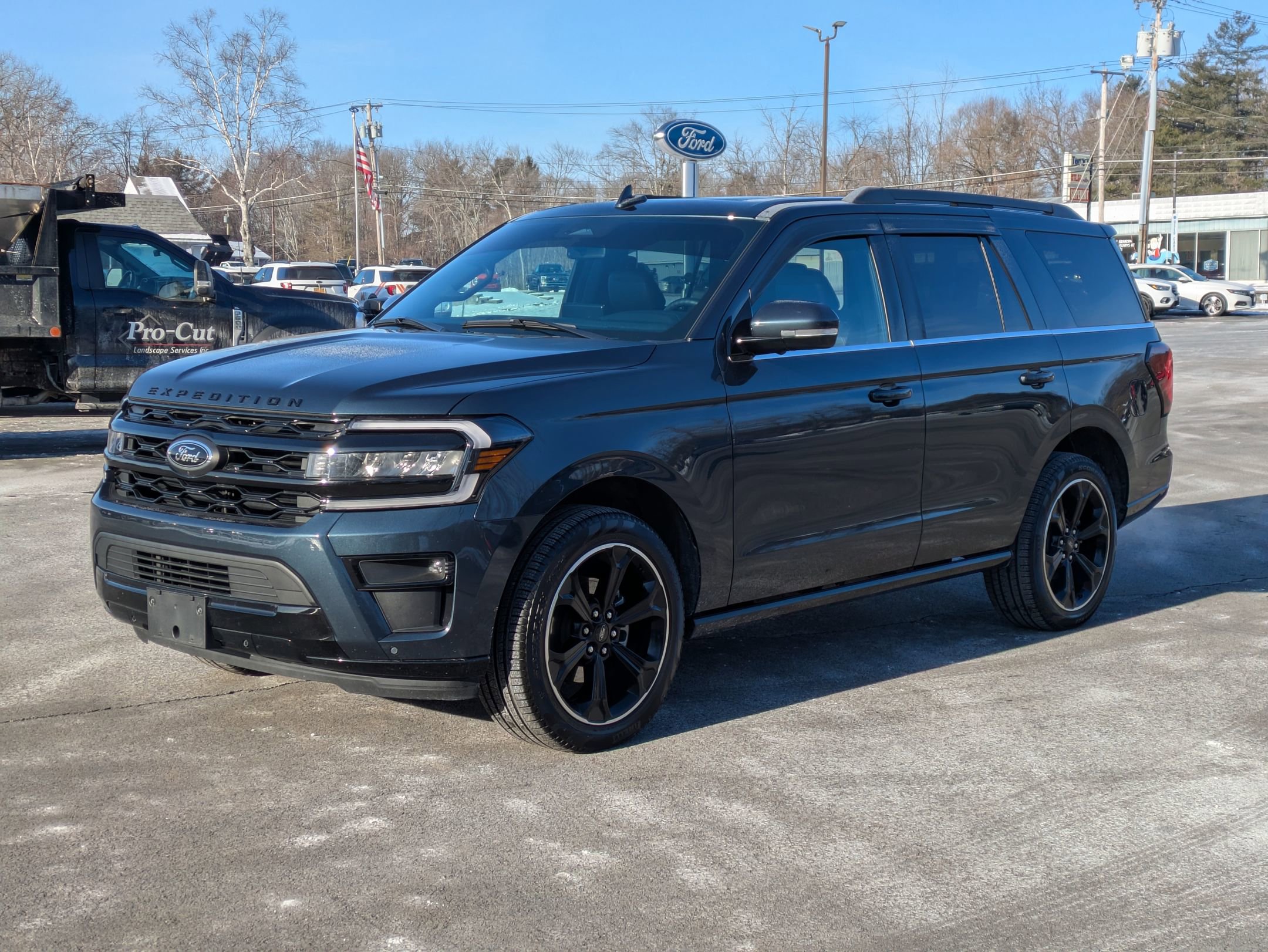 Used 2024 Ford Expedition Limited image 7