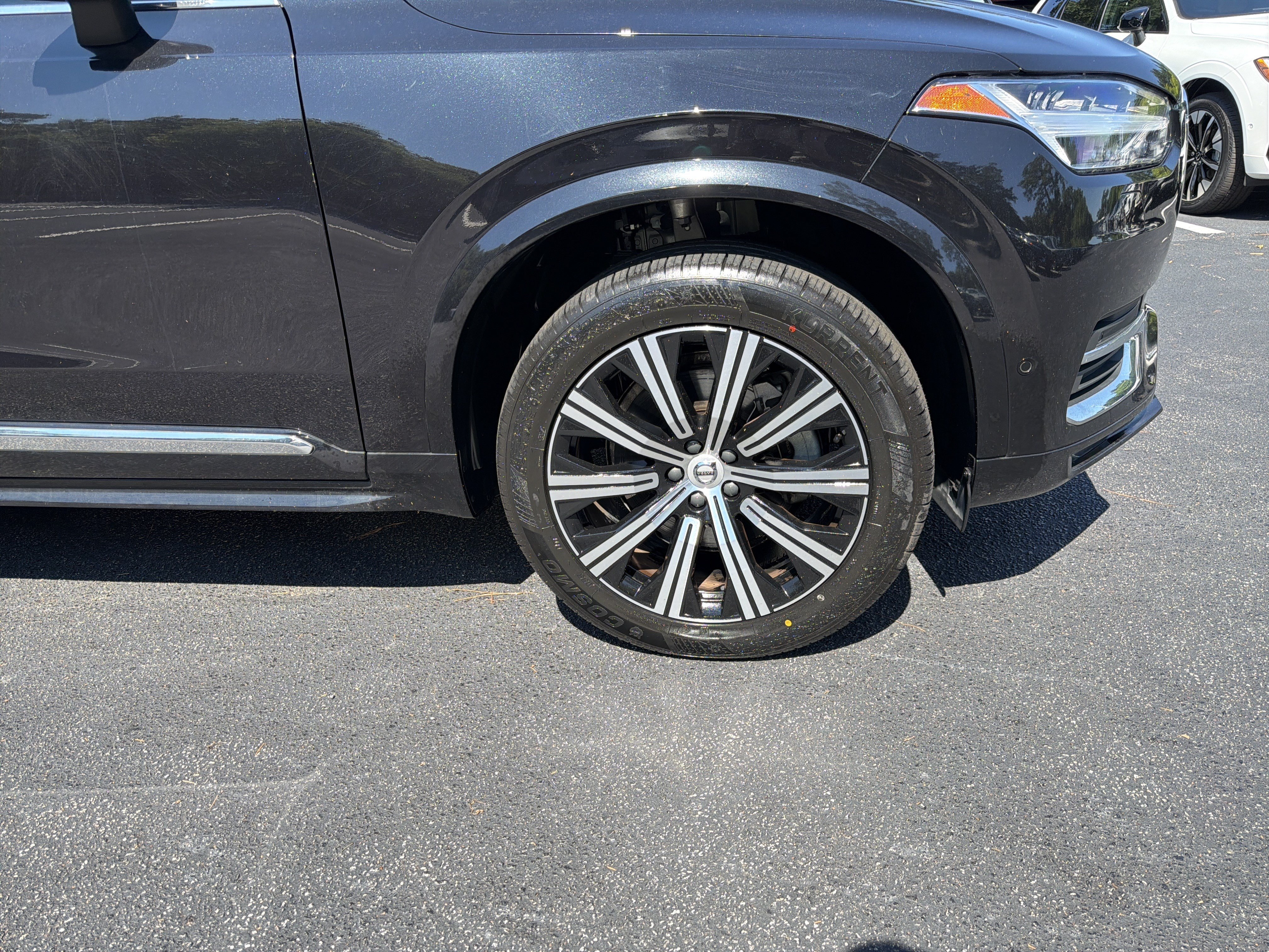 Certified 2023 Volvo XC90 B5 Plus AWD/4WD image 13