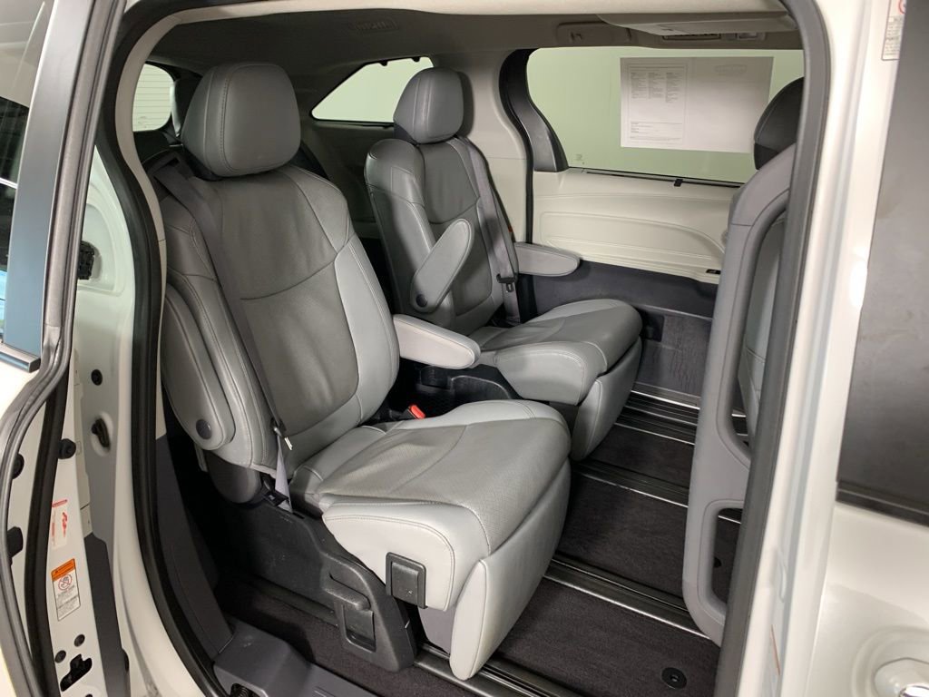 Used 2023 Toyota Sienna Limited FWD image 38