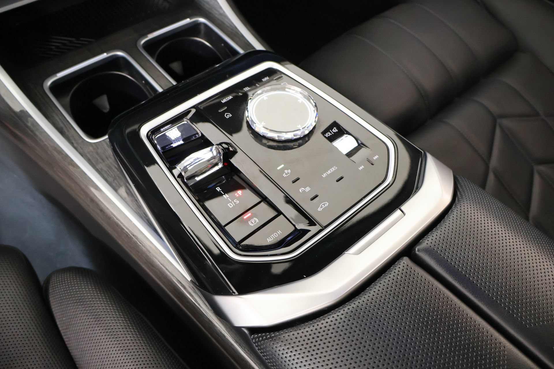 Used 2023 BMW 740i RWD image 9