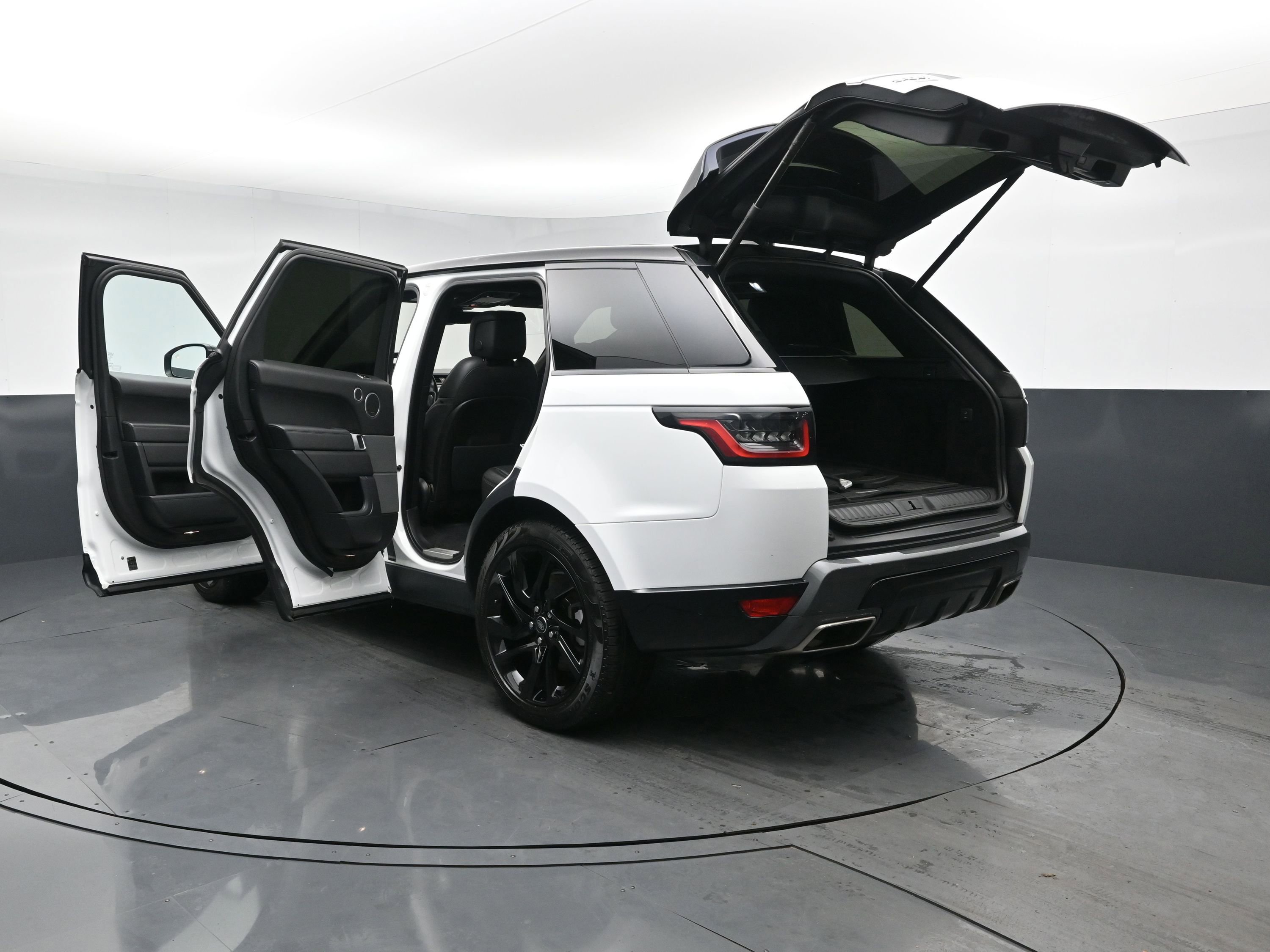 Used 2019 Land Rover Range Rover Sport HSE image 32